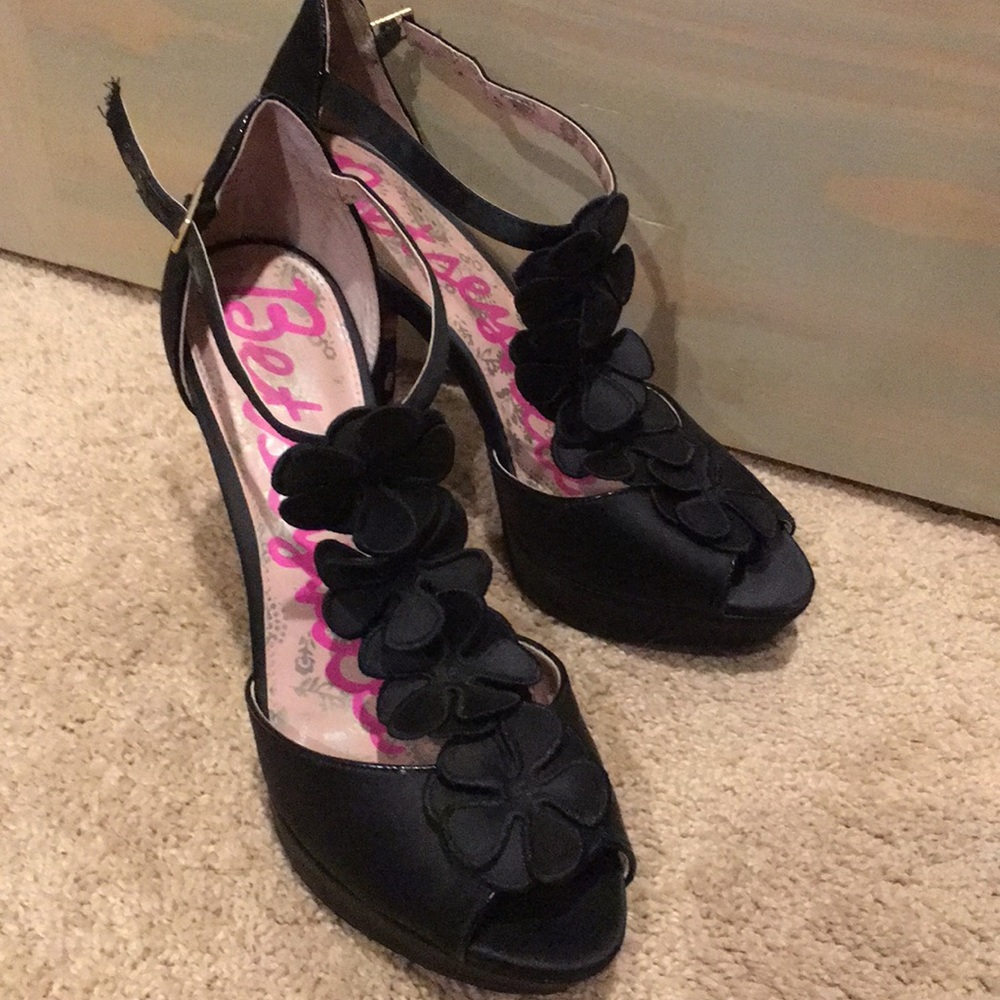 Betsyville by Betsy Johnson Black Satin T-strap 9
